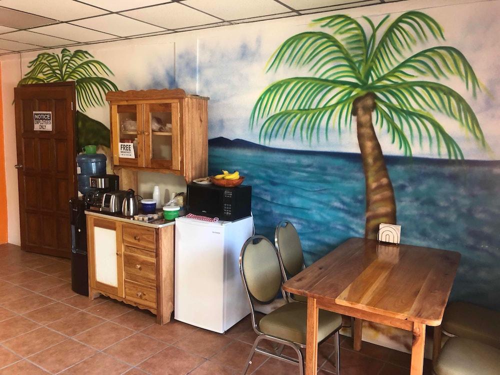 The Bakadeer Inn Kota Belize Bagian luar foto