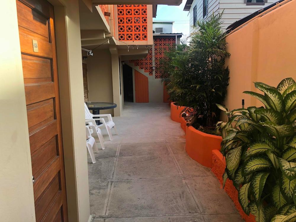 The Bakadeer Inn Kota Belize Bagian luar foto