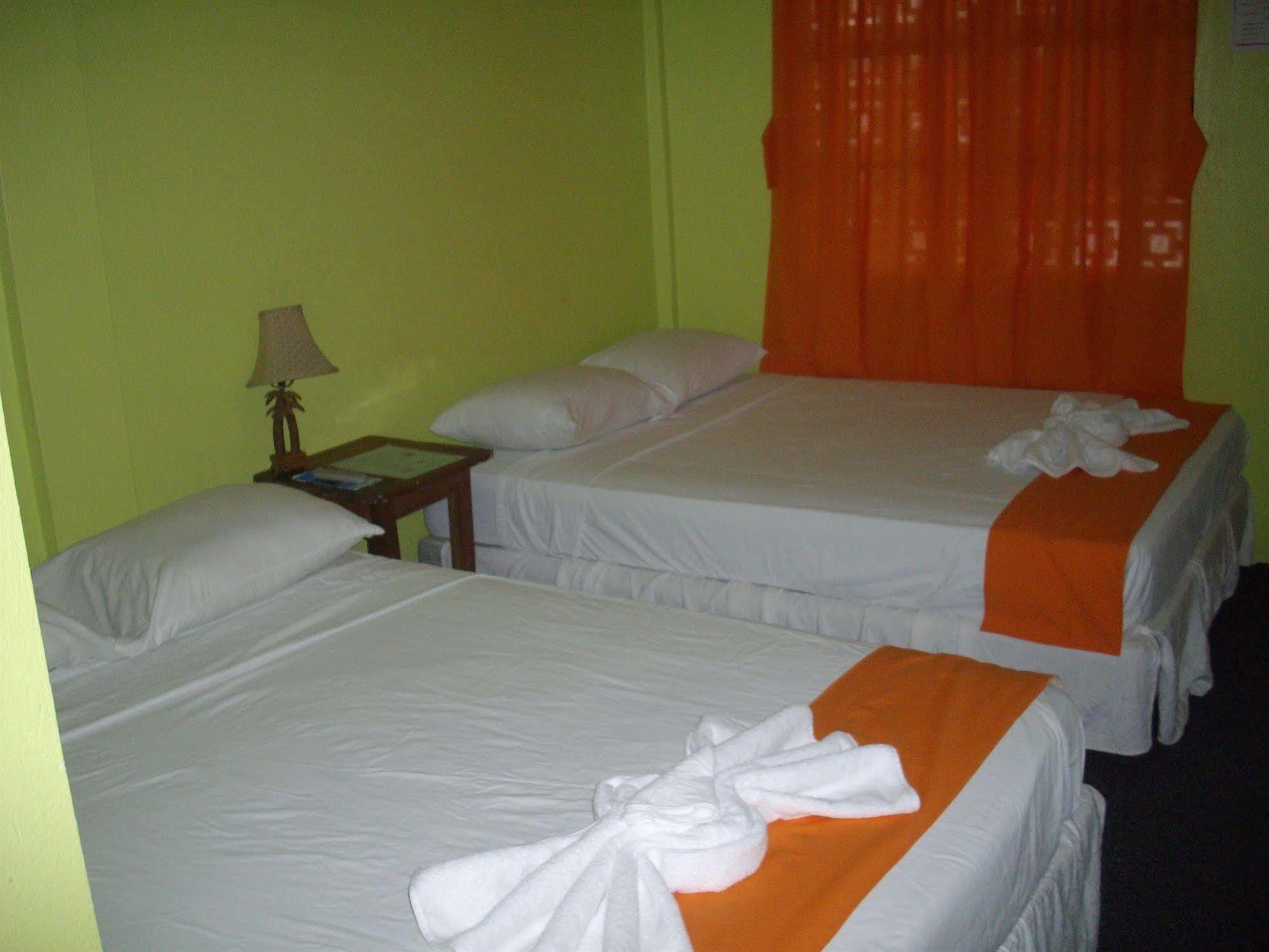 The Bakadeer Inn Kota Belize Bagian luar foto